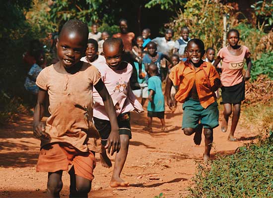 Construction de l'école primaire à Aru